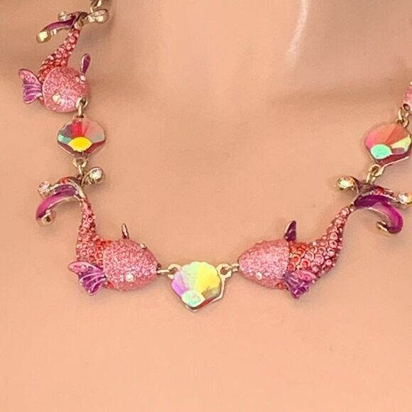 Betsey Johnson pink crystal enamel fish and shell necklace nwot - Picture 5 of 11